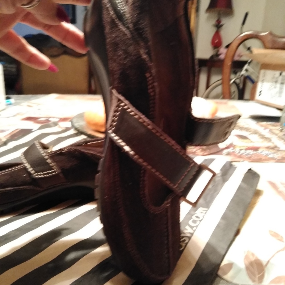 Shoe's - Picture 2 of 6